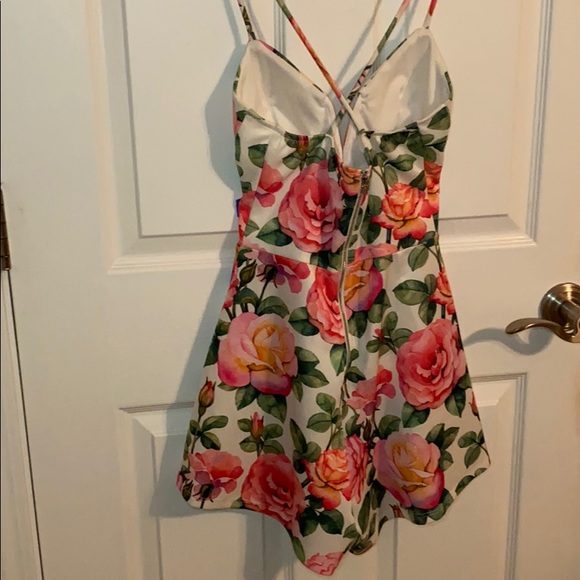 ✨FLORAL ROMPER✨ - Picture 4 of 6
